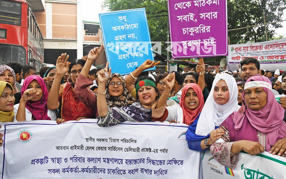 কার্জন হলের সামনের সড়ক